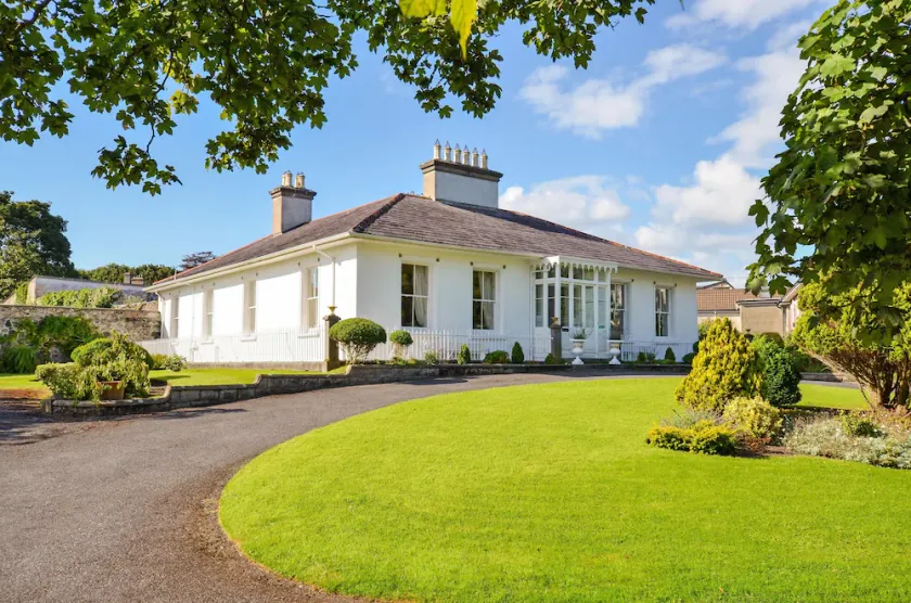 Smukke historiske Galway byhus, plads og privatliv, tidløs elegance. - Image 1