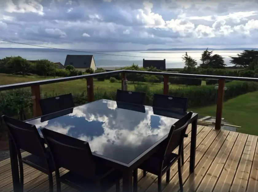 CONSTRUCTION EN BOIS AVEC VUE SUR LA BAIE DE DOUARNENEZ - Image 1