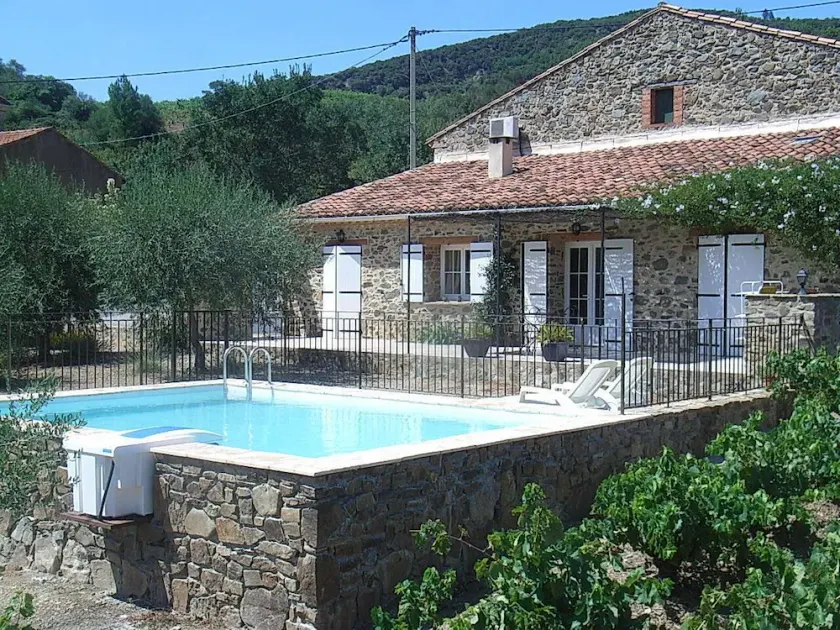 Stald totalrenoveret stenland med privat pool. - Image 1