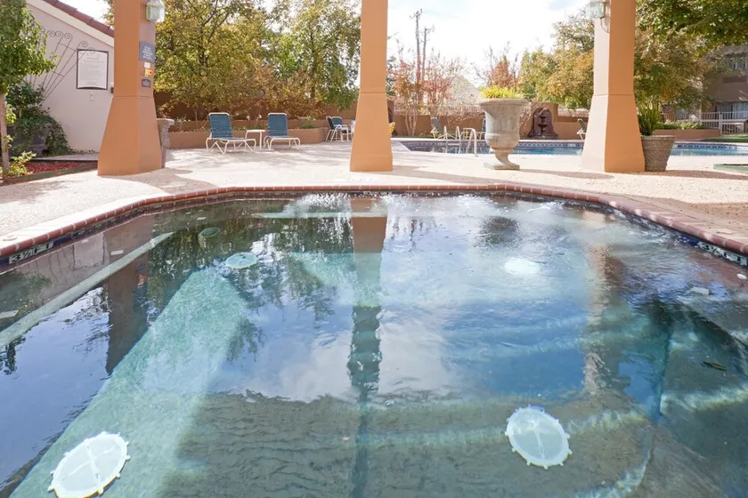 1 Bedroom | Shared Pool & Hot Tub. Free Breakfast - Image 1