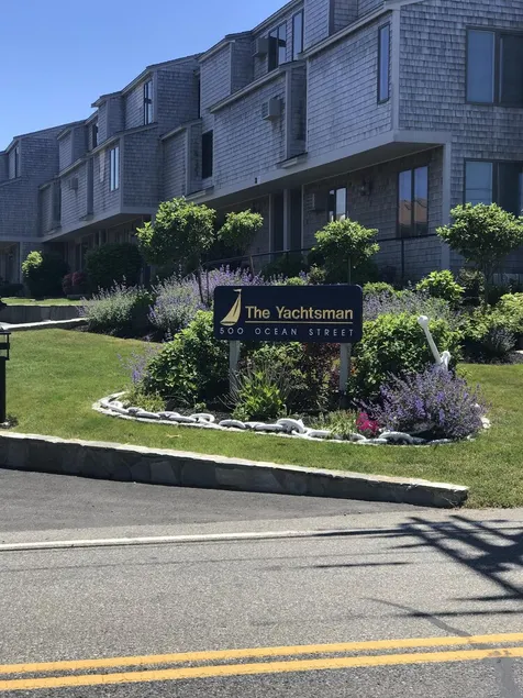 Radhus-strandsemester på Yachtsman i Hyannis - Image 1