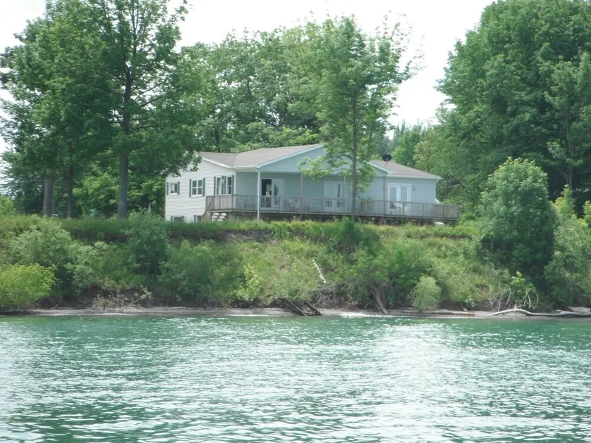 Lake Ontario Vacation Property in the Greater Niagara Region - Image 1