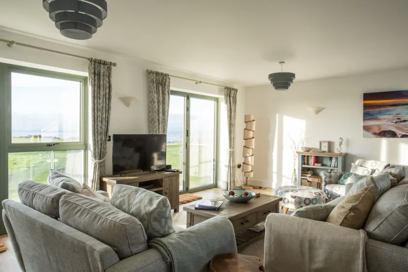 Luxury three-bed house with panoramic sea views near Salcombe, Devon - Image 1
