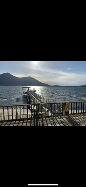 Beautiful home with spectacular lake and mountain views! - Image 1