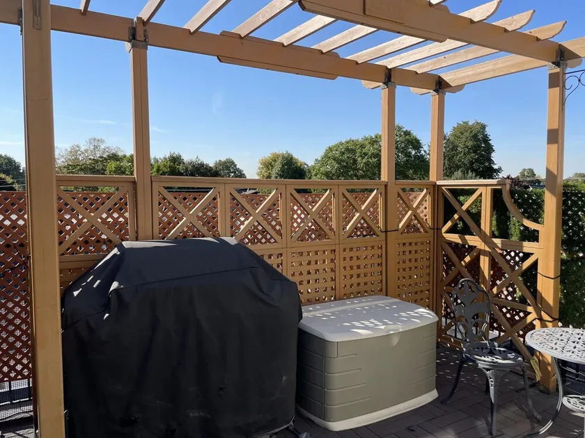 Spacious Two bed Two Full bath with an ensuite bathroom and balcony. - Image 1