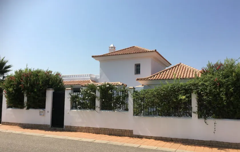 Luksus villa med privat pool med udsigt over golfbanen tæt på stranden - Image 1