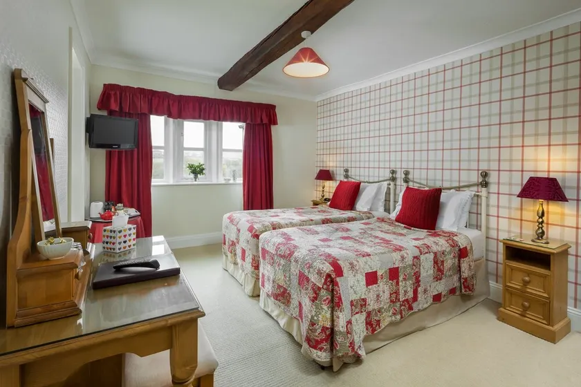 Well appointed cottage on a working hill farm - Image 1