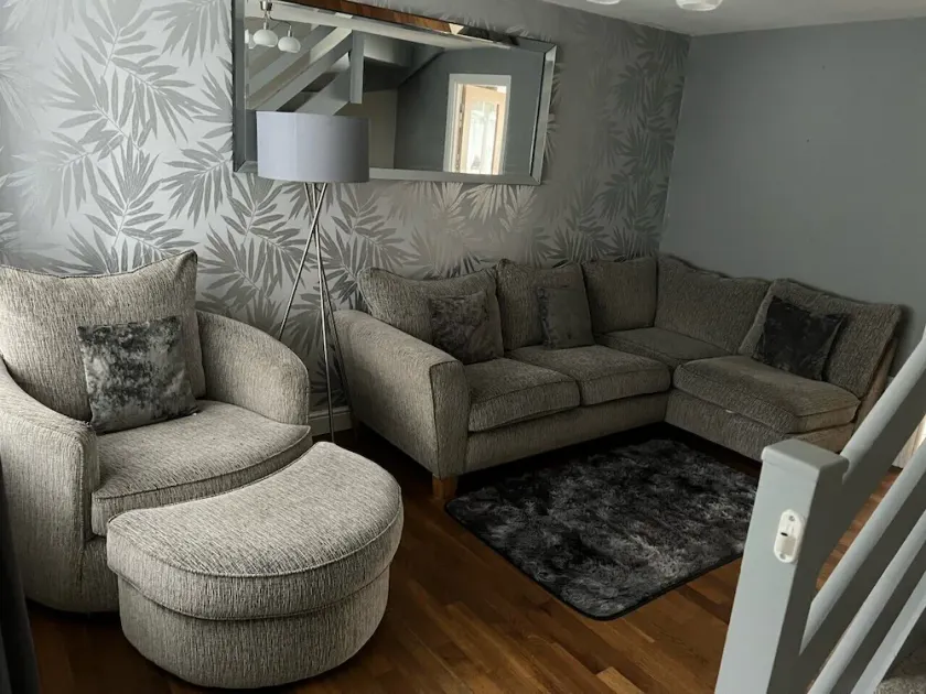 Peaceful 2 bed semi-detached house - Image 1
