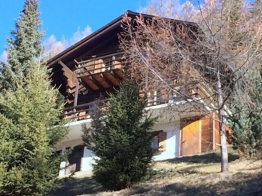 Utanför: chalet för 7 personer i höjderna av St-Luc, terrass med trädgårdsmöbler -I - Image 1