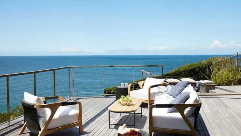 Stunning beachside Villa located 100m from iconic Whale beach, what a spectacular experience. - Image 1