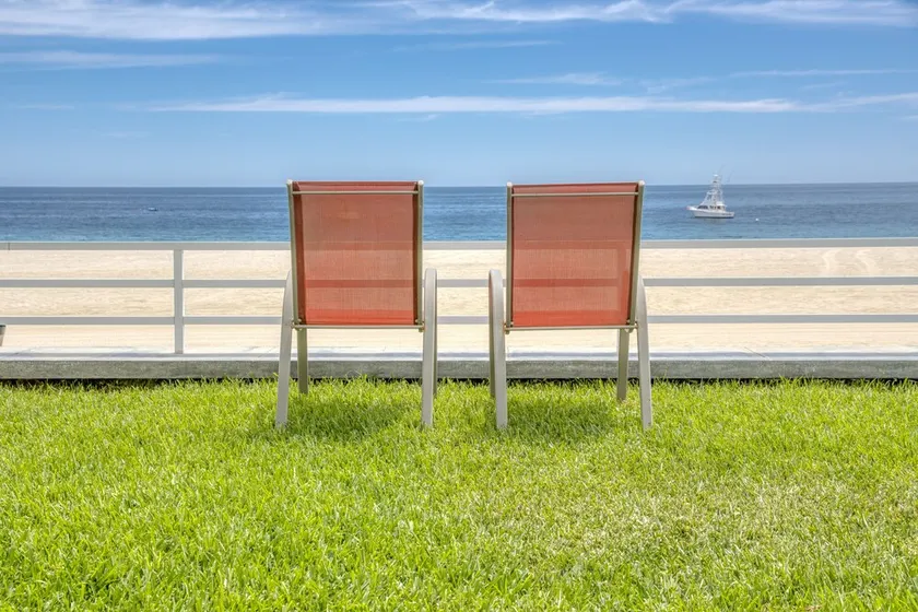 Nuovo contemporaneo sulla spiaggia nel cuore di Los Barriles!  Cucciolo amichevole! - Image 1