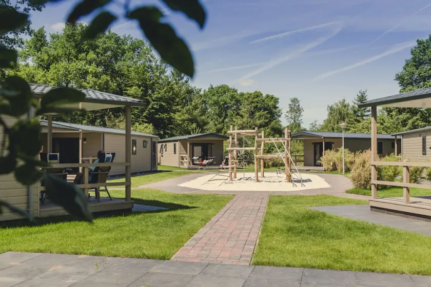 Spacious Family Bungalow with Garden - Image 1