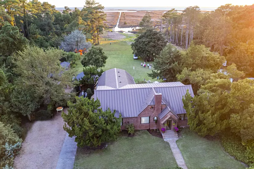Island Waterfront Estate, Sunsets, boat basin, Close Beaches,  Sleeps12, dogs OK - Image 1