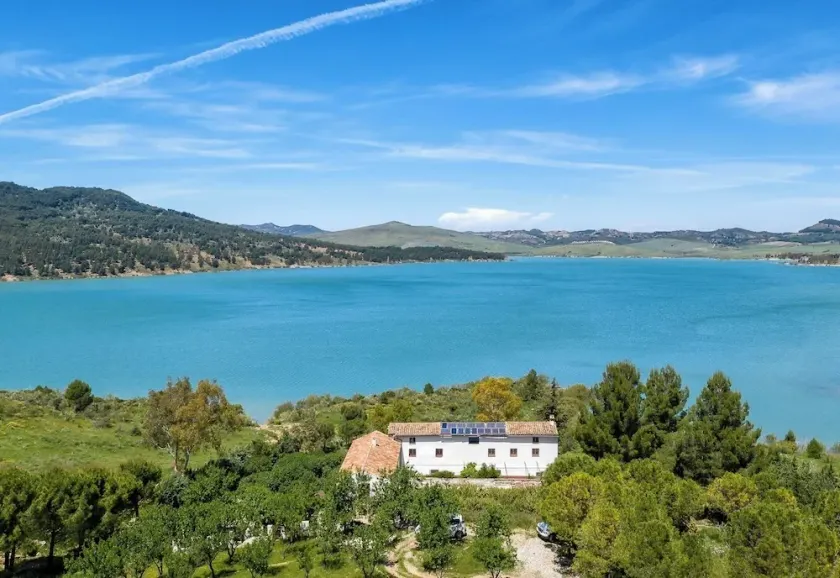Renoverat studiolägenheter i den andalusiska hus på sjön - Image 1