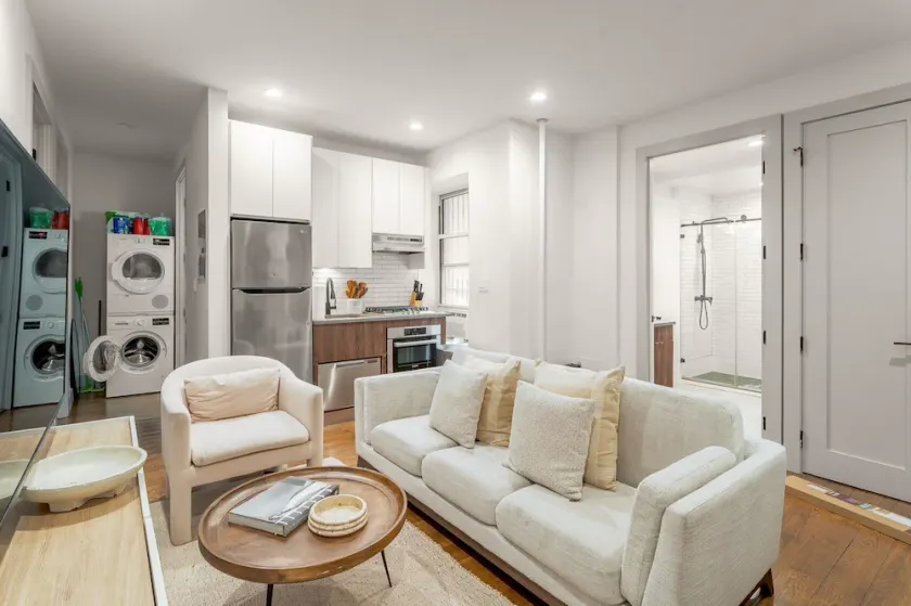 Luxury 3 Bedroom 2 Bath Apartment in Prime Location of NYC - Image 1