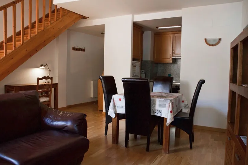 Cau d'Àneu. Duplex, located on the main street of the town. - Image 1