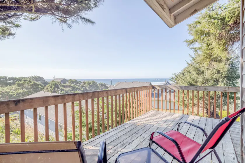 Günstig gelegenes Zuhause mit Blick auf das Meer und in der Nähe von einfachem Zugang zum Strand - Image 1