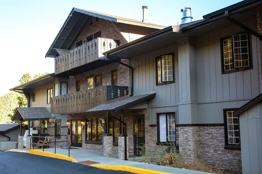 Personal Hot Tub, River Views, Great Price! - Image 1