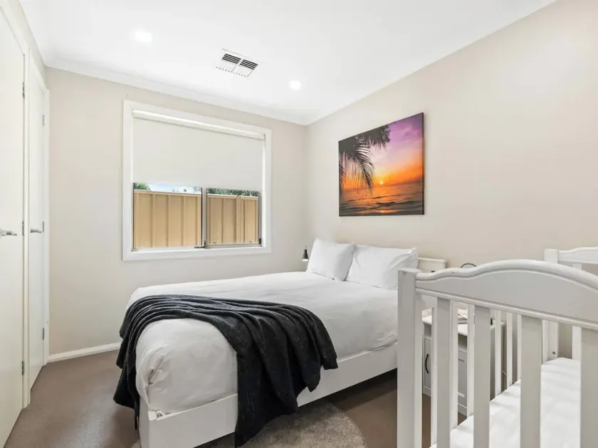 Our most popular home. Your family and staff will love it here! Bed & bath linen hire included. Unlimited NBN WIFI internet. Airconditioning (heat & cool) throughout. Easy free parking. Spacious and relaxing. - Image 1