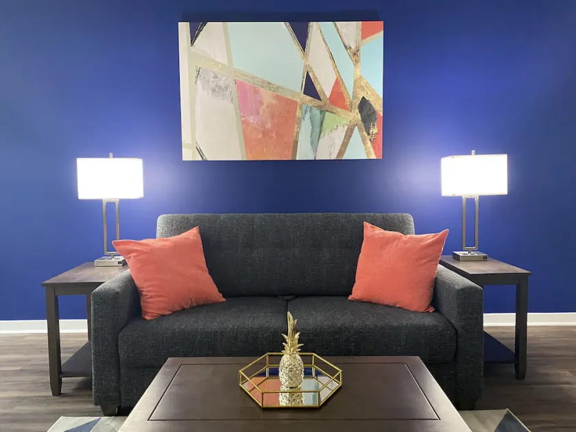 The Lodge, Pets Ok, Wifi, Near Hospital, Monument Circle, King Beds,2BR/2BA - Image 1
