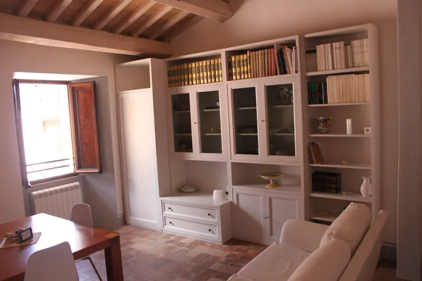 RENTAL ROOMS- APARTMENT historical center in the medieval village of Todi. - Image 1