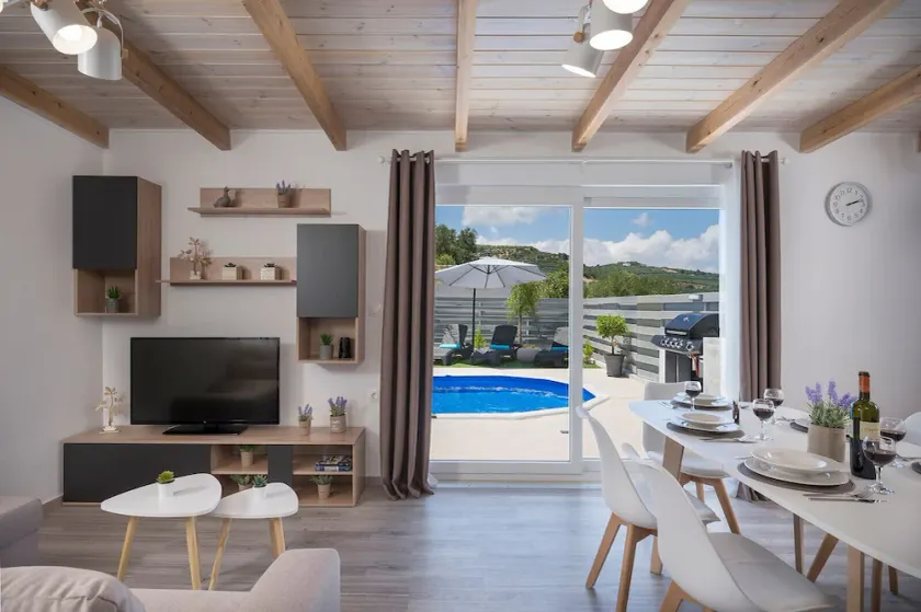 B&M Villa Sirili - Image 1