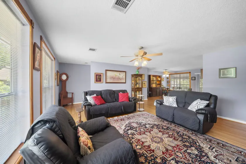 The Lofthouse 3BR Comfort Stay - Image 1