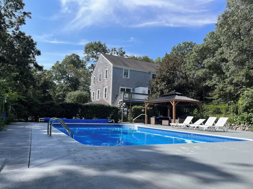 POOL, LARGE 4+ Bedroom, lots of room with private yard - Image 1