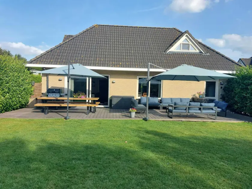 \"The Buytenplaets\" Ideal for families! Large garden, centrally located in the Netherlands - Image 1