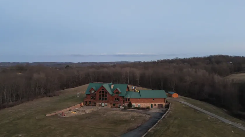 Gorgeous, remote lodge on 100+ acres, 15 min from downtown Indiana - Image 1