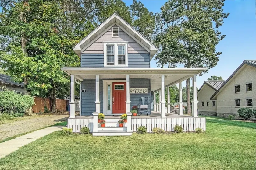 The Coloma Cottage - Historic Charm, Modern Amenities Beach Breweries Wineries - Image 1