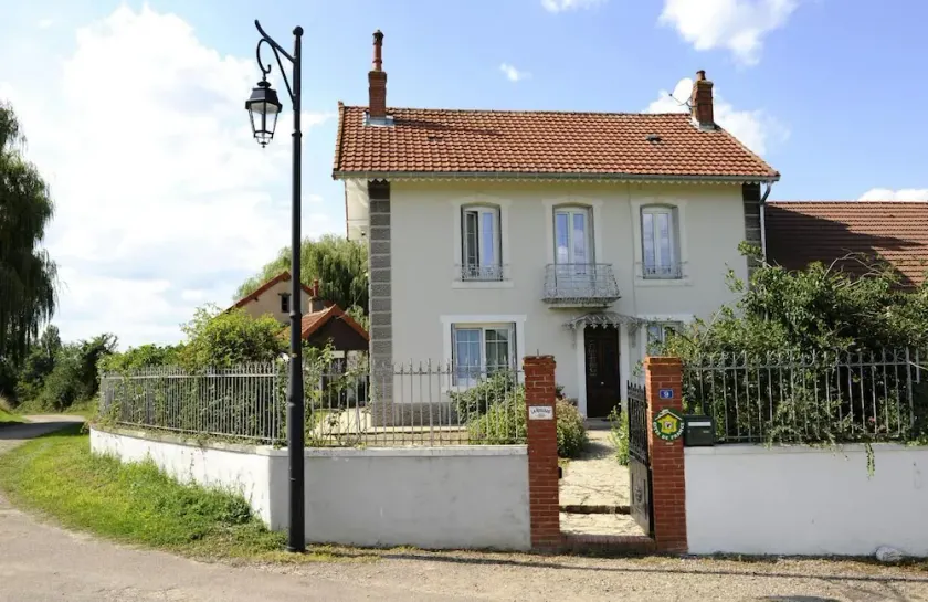 La Roseraie - Pontoux - Image 1