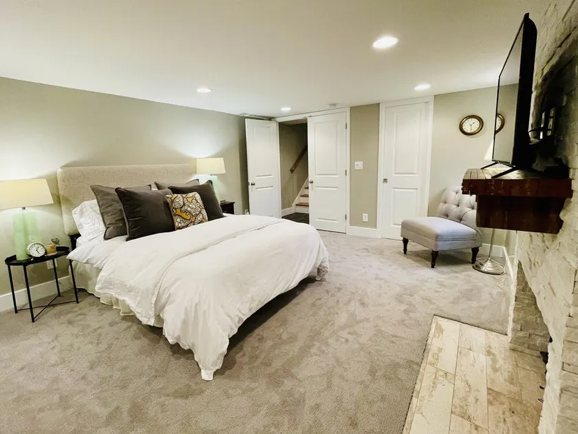 Beautifully Remodeled Master Suite with private entrance - Image 1