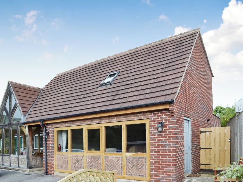 2 bedroom accommodation in Cutthorpe, near Chesterfield - Image 1