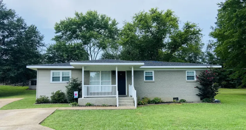 Country Convenience and Half a Mile to Boat Ramp. - Image 1
