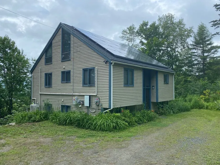 Spacious/Elegant 3 level house on Spruce Lake- swim or fish, short drive to Mt. - Image 1