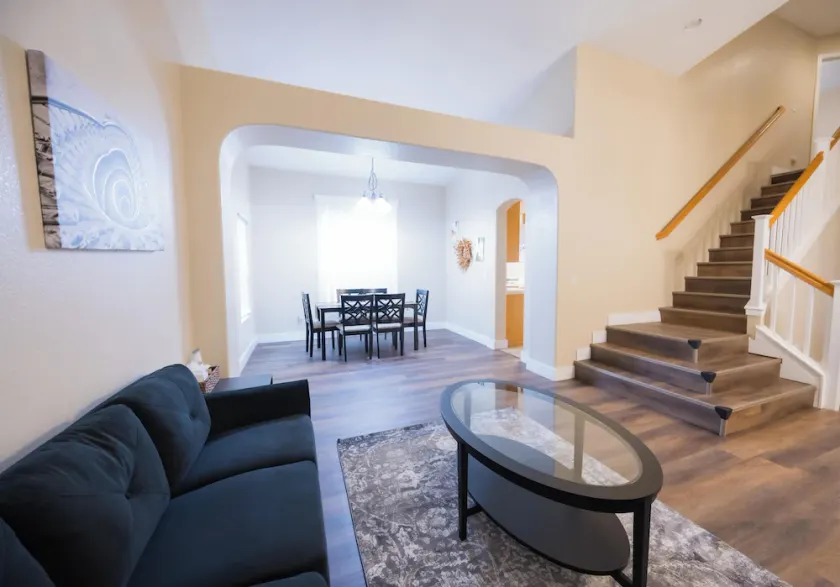 Centrally located, 4 BR family friendly in Folsom - Image 1