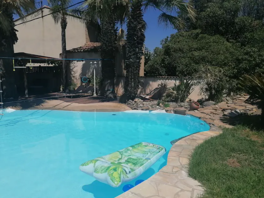 Villa with private pool - garden - family vacations near the sea - Image 1