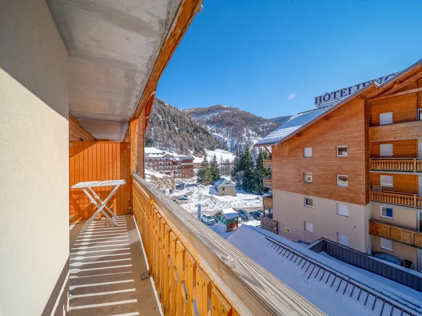 Apt 4/6 ppl near the ski runs, heated indoor pool - Image 1