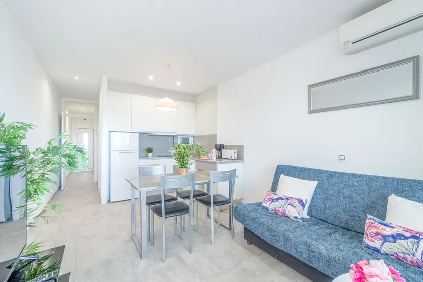 Beachfront Apartment With Sea Views - Image 1