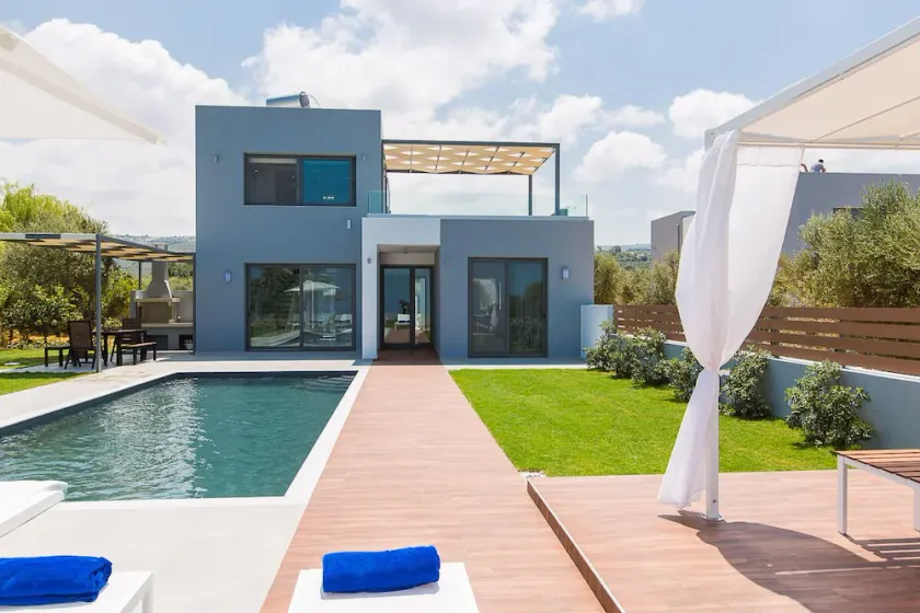 Captivating Panoramic Sea View, Unique Architecture, 10 Minutes from Beach - Image 1