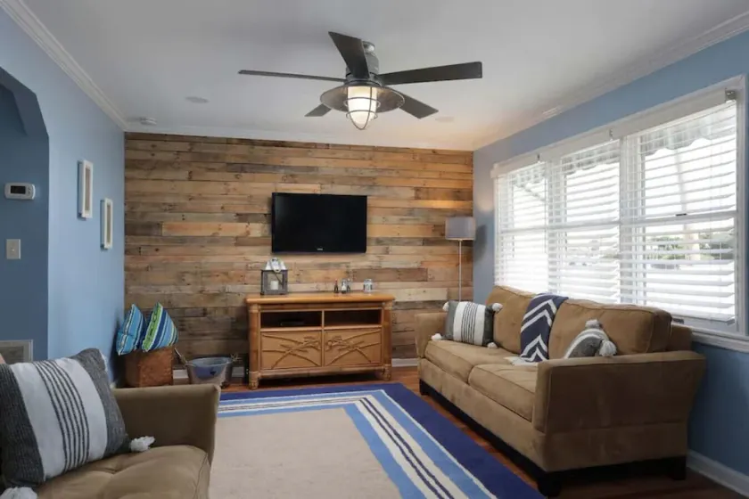 Island Time- beautifully renovated bay view home - Image 1