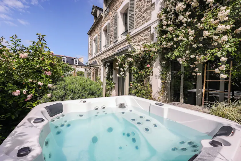 Villa familiale - bord de mer - Jacuzzi - à deux pas du marché - Image 1