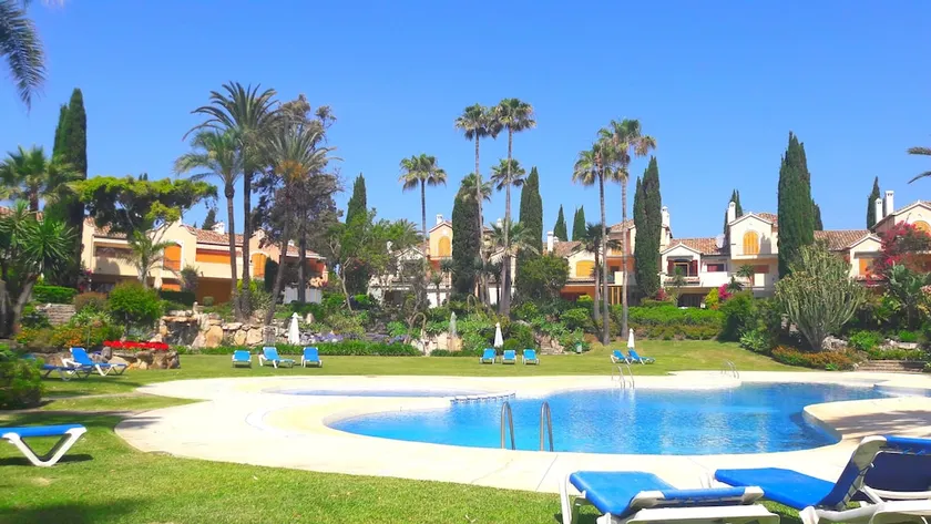 Magnifique appartement dans une urbanisation sur la plage, avec vue sur la mer. - Image 1