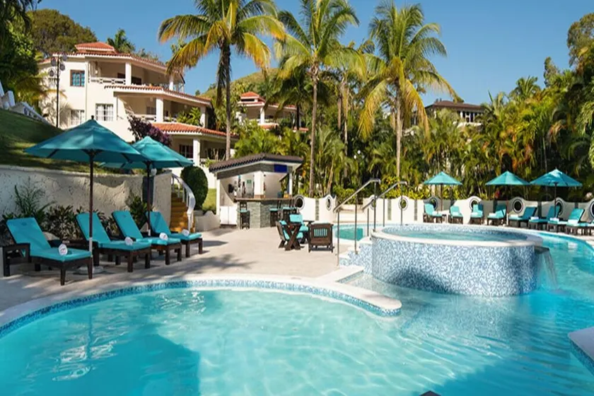 1-3 bd Beach Penthouse Suite, sleep 3 All Inclusive is included in listed price - Image 1