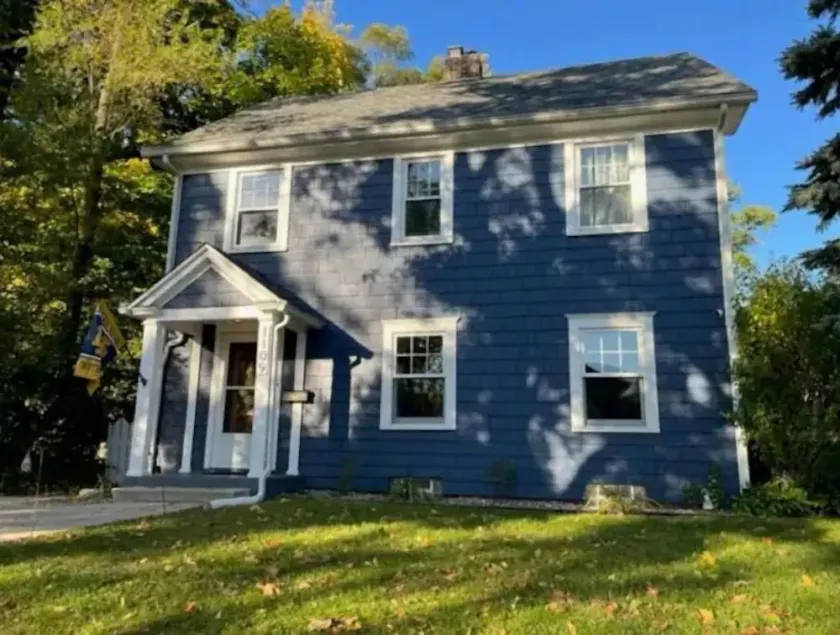 Classic Notre Dame House .7 mi walk to Campus via Angela or Eddy St. Sleeps 14.  - Image 1