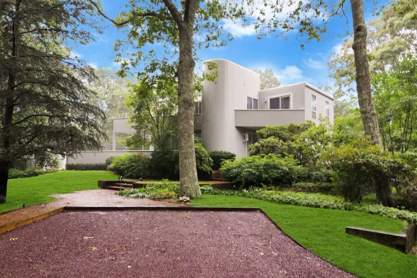 NEW LISTING : SOUTHAMPTON PRIVATE HOME!! - Image 1