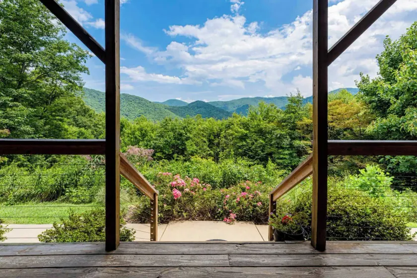 Among the Clouds by Avantstay Views + Hot Tub - Image 1