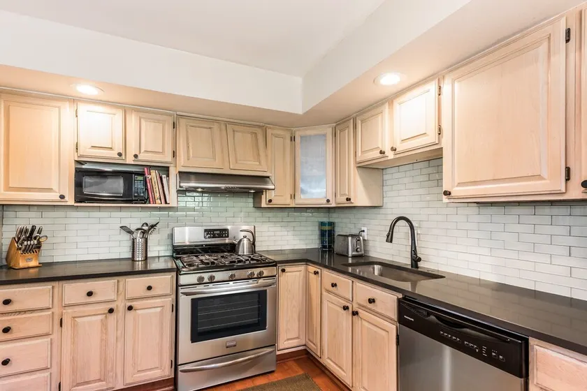 Remontée mécanique à travers St! Près de la rue Main! Sur le terrain de golf -X-Country Ski! Priv. Jacuzzi! - Image 1