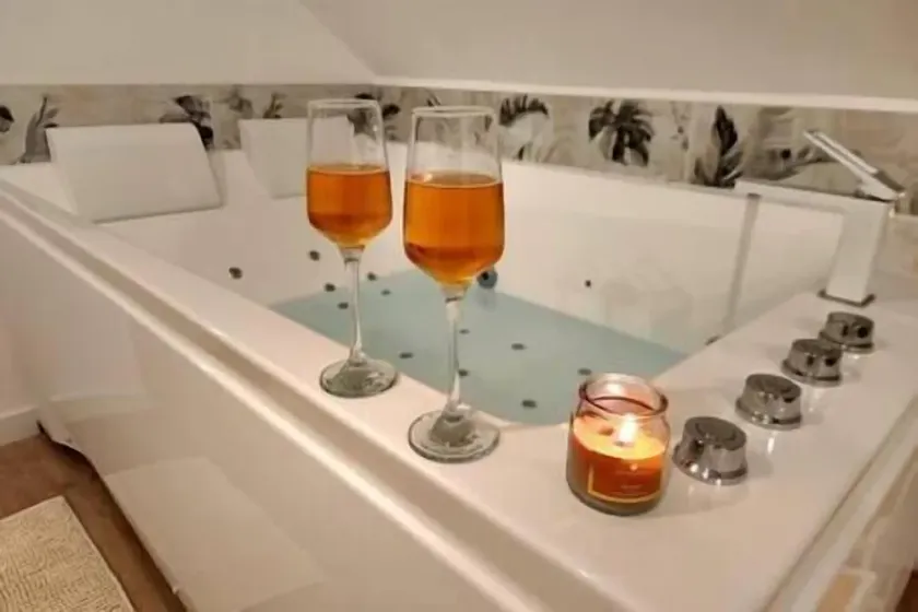 Charme, détente sous les étoiles - Image 1